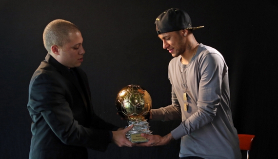 埃默松：我并不怀念在米兰的日子；那儿的人聊我比聊C罗还多（埃默松直言不怀念米兰：当地谈论我比谈C罗还频繁）