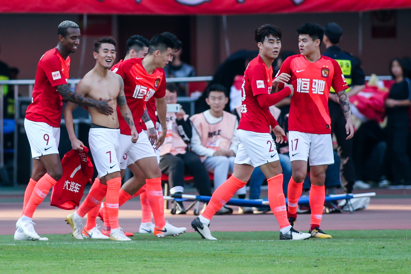 欧冠战报：奥赖利破门，哈兰德点射，曼城2-1逆转客胜皇马（欧冠快讯：奥赖利先开纪录，哈兰德点射，曼城客场2-1逆转皇马）